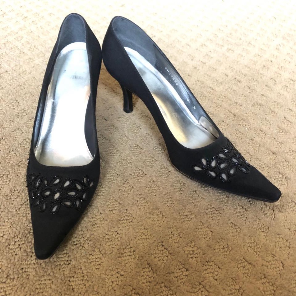 Stuart Weitzman Beaded Jeweled Pumps - Size 6m